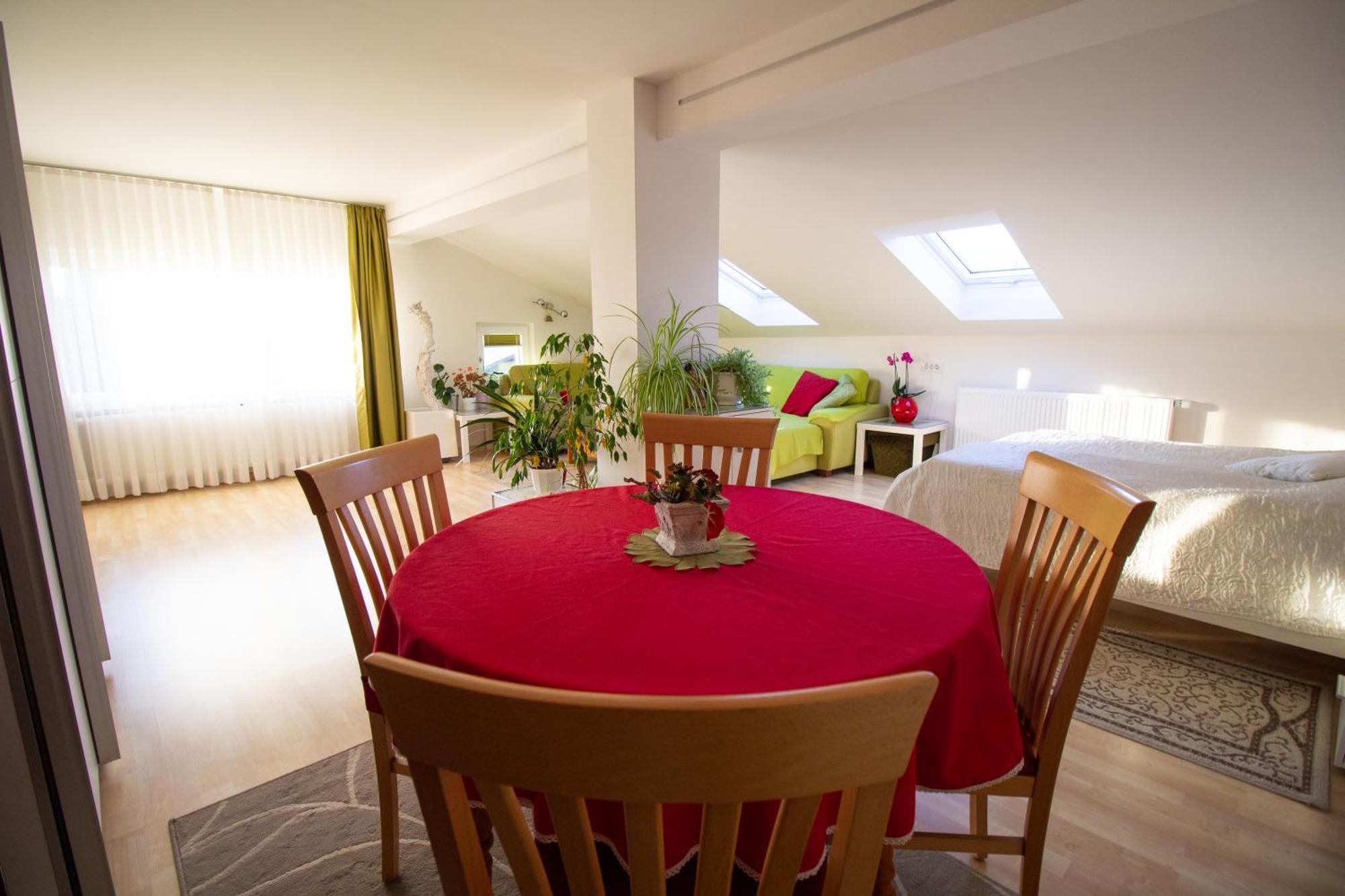 Garden Apartments Jansa Radovljica Ruang foto