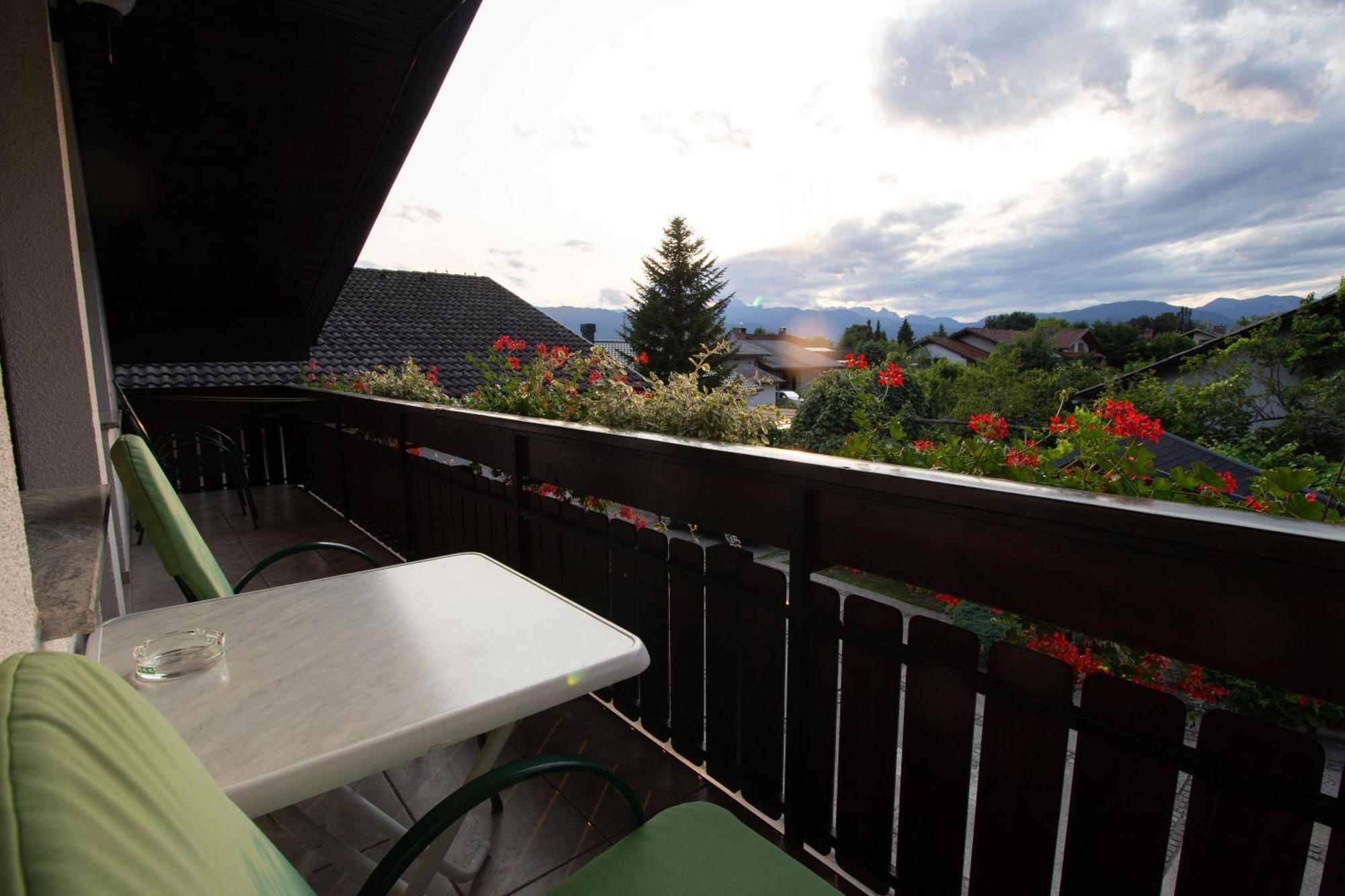 Garden Apartments Jansa Radovljica Ruang foto